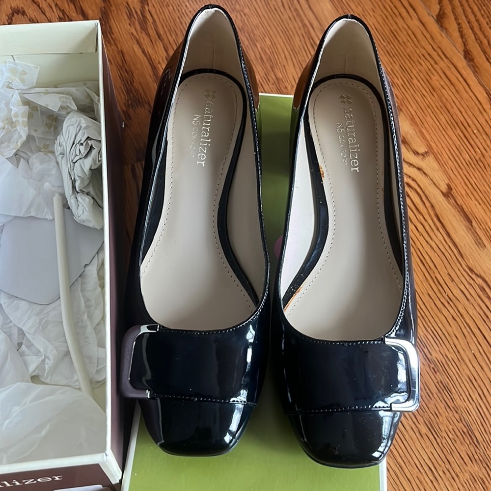 Naturalizer New NIB shoes black patent leather 7 buckle low heel